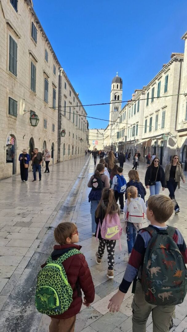 Koracima kroz povijest: učenici PŠ Šipan u Dubrovniku (5.11.)