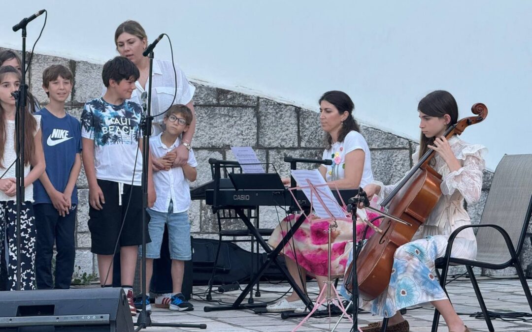 Nek’ cijeli svijet za ljubav zna